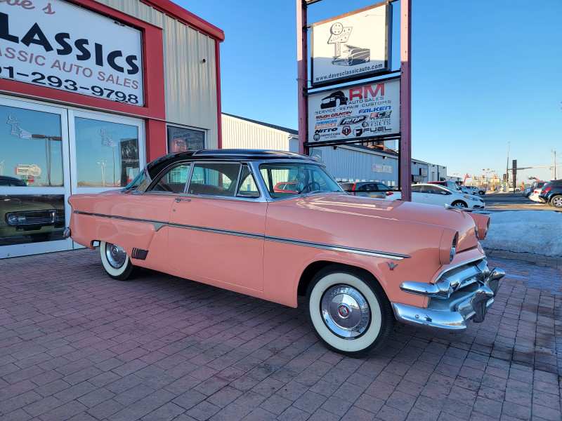 1954 Ford Crestline "Skyliner"